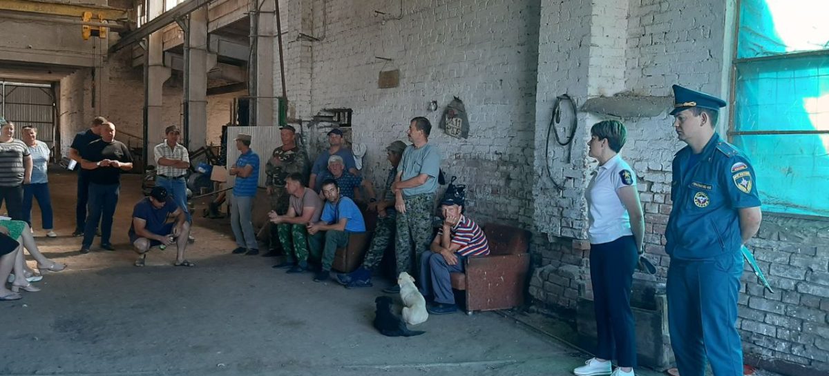 Для сальских аграриев противопожарный инструктаж проводят в хозяйствах