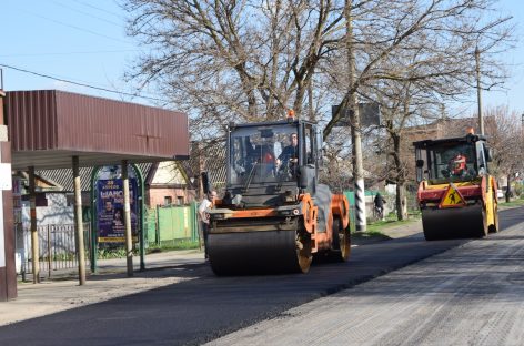 Глава администрации Сальского городского поселения Иван Игнатенко во время отчёта перед горожанами рассказал о том, как расходуются средства дорожного фонда