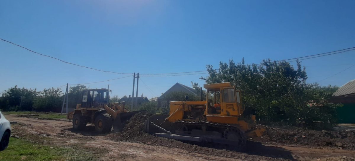 В Сальске идёт капитальный ремонт дороги на ул. Ушакова, в районе нового детского сада «Сказка»