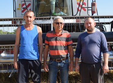 Пополняют закрома хлебом: в хозяйстве Юрия Куприна продолжается уборочная страда