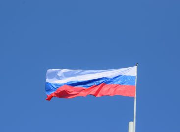 В Сальске решили восстановить флагшток у здания военкомата и закрепить триколор