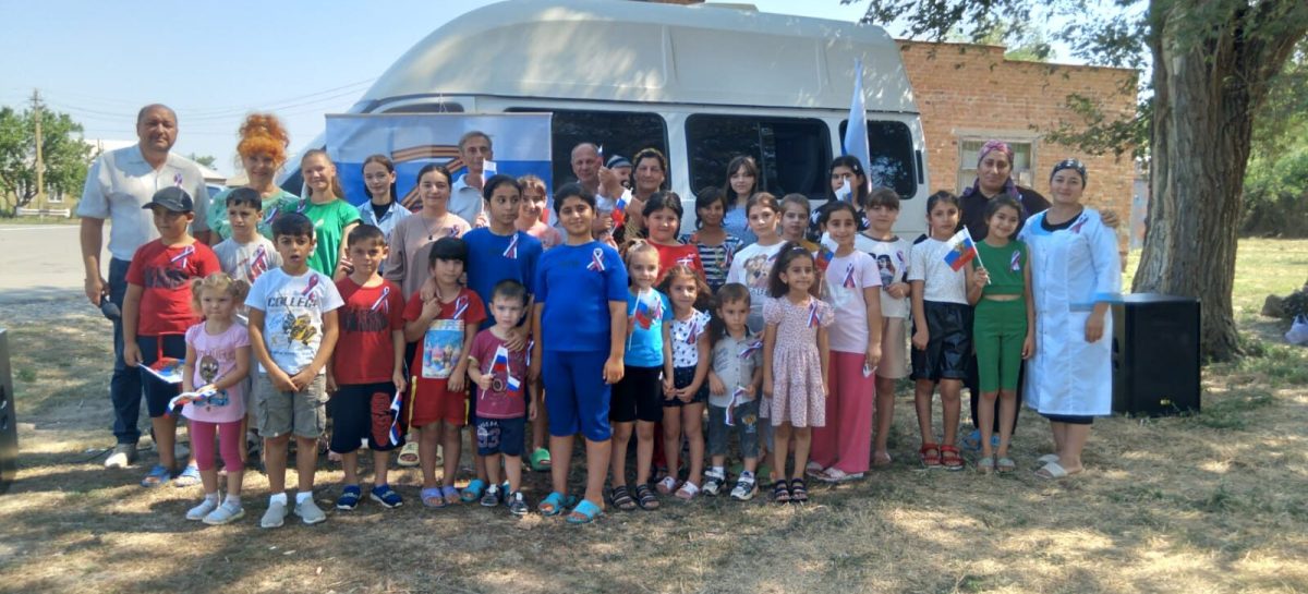 В День Государственного флага Российской Федерации жителей Сальского района пригласили на праздничные концерты