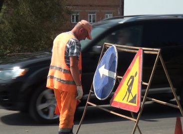 Успеть за неделю: на путепроводе заделывают трещины