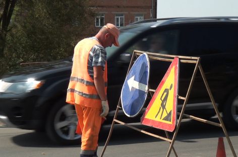 Успеть за неделю: на путепроводе заделывают трещины