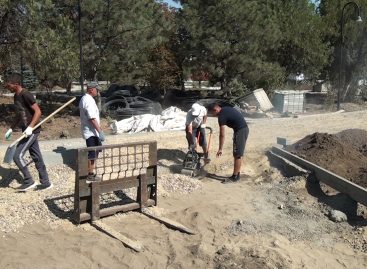 В сроки строители укладываются, реконструкция городского парка  идет по плану