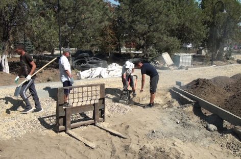 В сроки строители укладываются, реконструкция городского парка  идет по плану