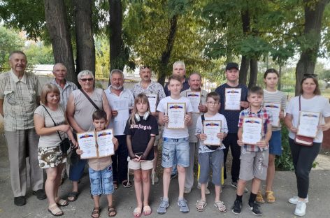 В клубе «Белая ладья» парка культуры и отдыха города Сальска прошёл открытый праздничный турнир по шахматам, посвященный Дню физкультурника