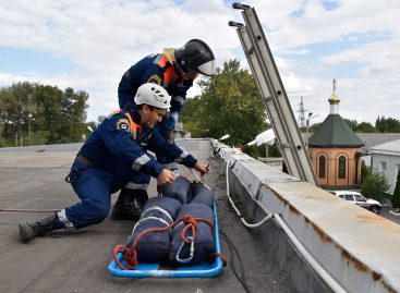 Областные спасатели провели очередную тренировку по альпинизму и спасению людей