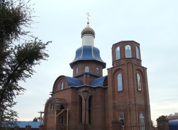 Чудеса случаются: храм Владимирской иконы Божией Матери накрыли кровлей и установили большой колокол