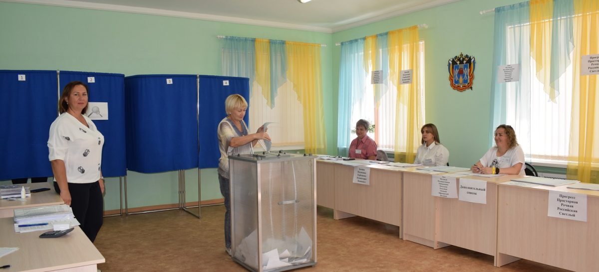 В Сальском районе открылись 54 избирательных участка