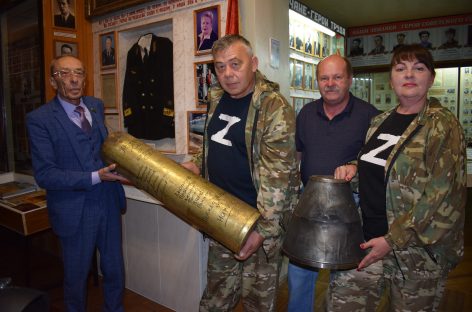 Волонтёры Сальского филиала благотворительного фонда «Святогор» передали в фонды музея РДК им. Р.В. Негребецкого и школьные музеи экспонаты, привезённые из зоны СВО