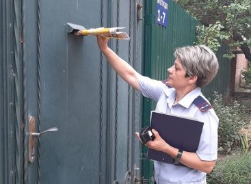 Инструктор ВДПО напомнила жителям Сальска о пожарной безопасности