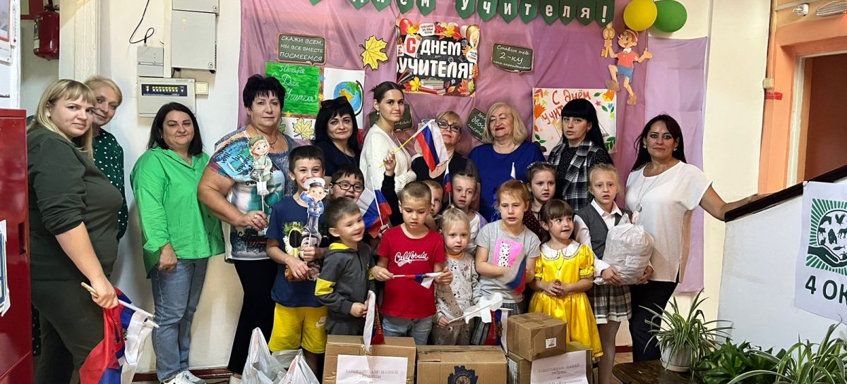 Воспитанники начальной школы-детского сада № 21 г. Сальска и их родители собрали и передали в зону спецоперации очередную партию гуманитарной помощи.