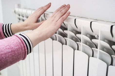 Куда звонить жителям Сальского района, если батареи не потеплели?