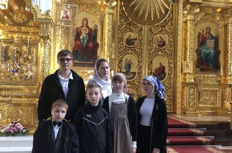 Юные сальчане стали участниками третьего (епархиального) этапа Покровского конкурса чтецов духовной поэзии