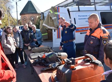 Ростовскую областную поисково-спасательную службу посетили школьники