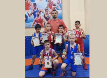Медали борцов: в Таганроге прошло открытое первенство города по греко-римской борьбе
