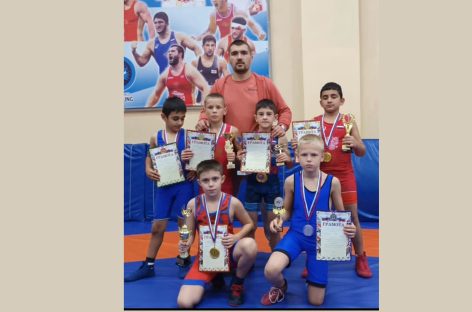 Медали борцов: в Таганроге прошло открытое первенство города по греко-римской борьбе