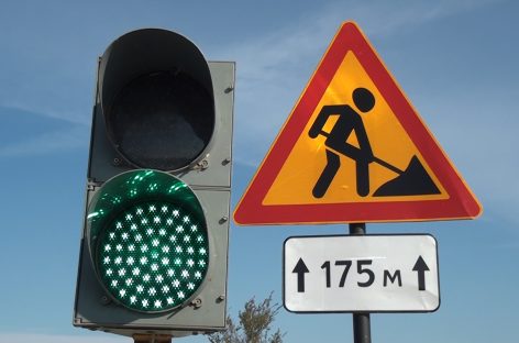 Время пришло —  дорожники ремонтируют мост через реку Средний Егорлык
