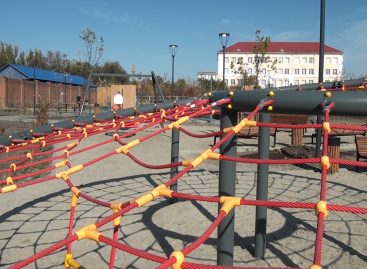 Строители справились на две недели раньше — в Гиганте открывают  многофункциональную детскую площадку