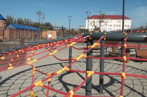 Строители справились на две недели раньше — в Гиганте открывают  многофункциональную детскую площадку