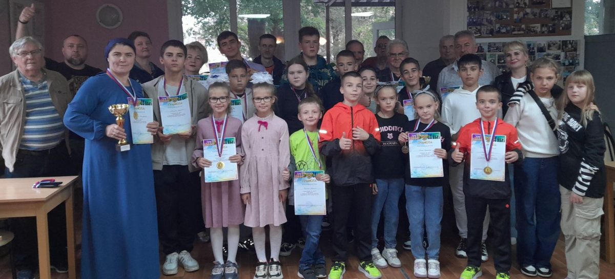 В честь Дня города в клубе «Белая ладья» парка культуры и отдыха прошел открытый турнир по шашкам
