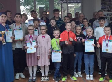 В честь Дня города в клубе «Белая ладья» парка культуры и отдыха прошел открытый турнир по шашкам