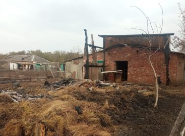 В Сальском районе сгорел сенник