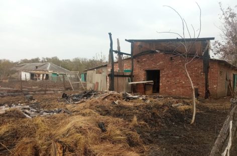 В Сальском районе сгорел сенник