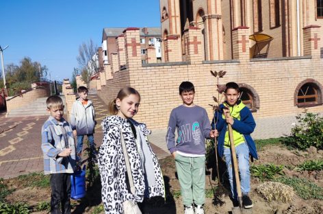 Храм Кирилла и Мефодия в Сальске живёт не только духовной, но и трудовой жизнью