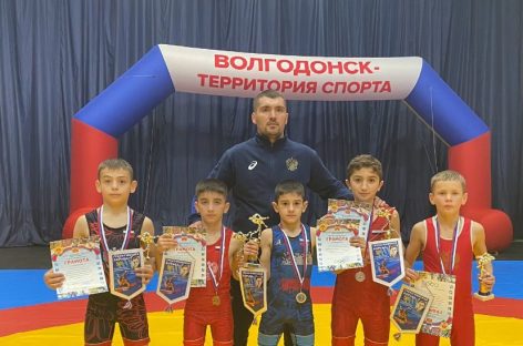 Результат — пять медалей: в Волгодонске прошёл юбилейный турнир по греко-римской борьбе памяти Ивана Смолякова