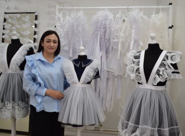 Мастерица из Сальска Ольга Меделяева одевает девочек в дизайнерскую школьную форму