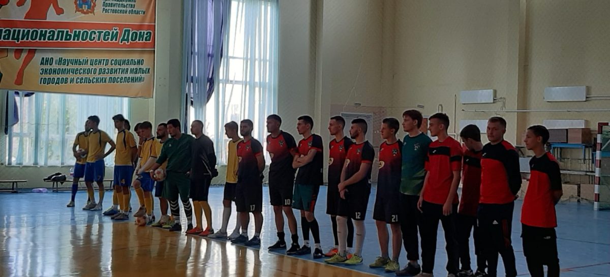 «Арбат» ведёт: в спортивном комплексе «Сальский» состоялся первый тур открытого чемпионата Сальского района по мини-футболу