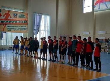 «Арбат» ведёт: в спортивном комплексе «Сальский» состоялся первый тур открытого чемпионата Сальского района по мини-футболу