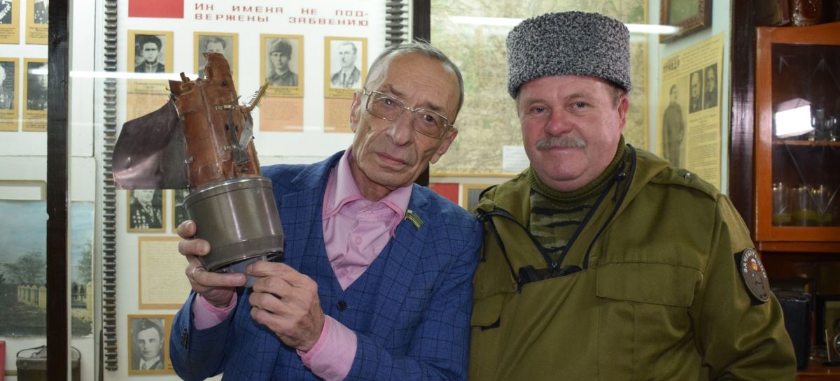 Волонтёры сальского филиала благотворительного фонда «Святогор» передали музею РДК им. Р.В. Негребецкого новые экспонаты из зоны СВО