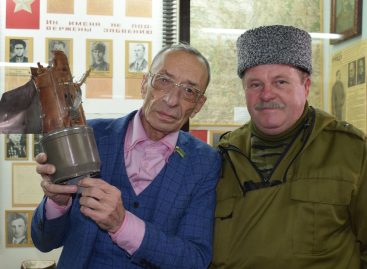 Волонтёры сальского филиала благотворительного фонда «Святогор» передали музею РДК им. Р.В. Негребецкого новые экспонаты из зоны СВО