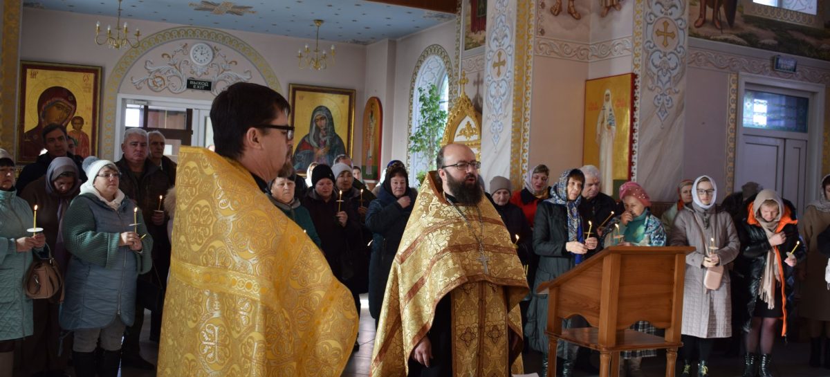 В Сальске прошёл молебен во здравие воинов и о защите Отечества
