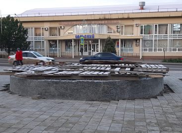 Завершается основной этап работ на реконструкции фонтана на пл. Юбилейной в Сальске