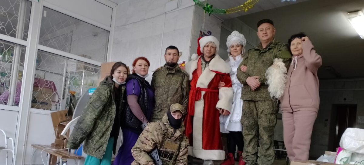 Сальские волонтеры поздравили с Новым годом наших раненых бойцов в госпитале в ЛНР