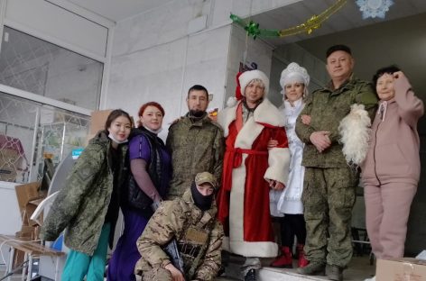 Сальские волонтеры поздравили с Новым годом наших раненых бойцов в госпитале в ЛНР