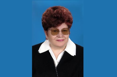 Учитель математики сальского лицея № 9 Галина Карпенко отмечает свой юбилей.