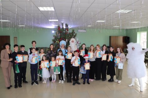 В городском Дворце культуры подвели итоги конкурса новогодней елочной игрушки «Украсим ёлку вместе!»