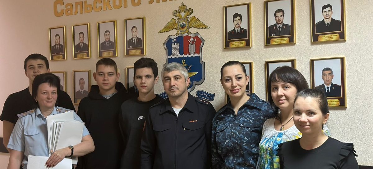 В Сальском линейном отделе МВД России на транспорте побывали студенты ИУБиП