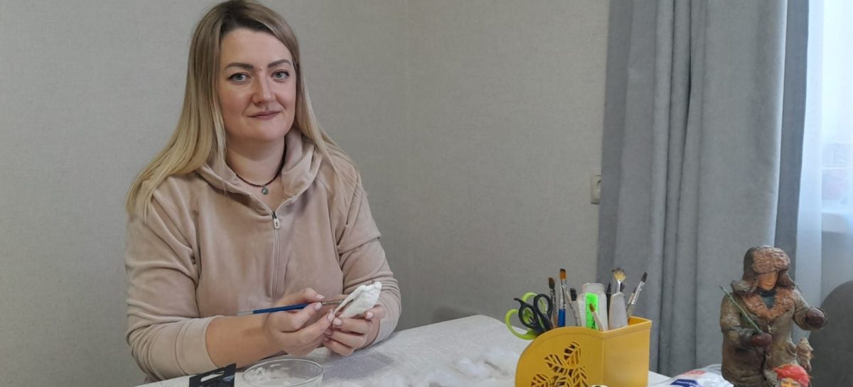 Ватная сказка Ольги Костыриной: жительница села Бараники мастерит эксклюзивные игрушки прямо у себя на кухне