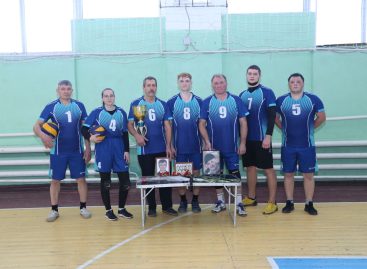 В спортивном зале Дома культуры села Сандата состоялся турнир по волейболу