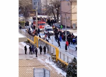 Педагогов и учащихся сальской школы № 1 эвакуировали в разгар учебного дня