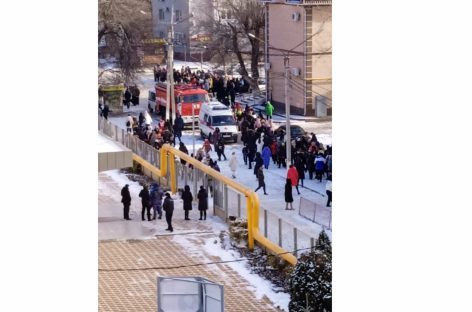 Педагогов и учащихся сальской школы № 1 эвакуировали в разгар учебного дня
