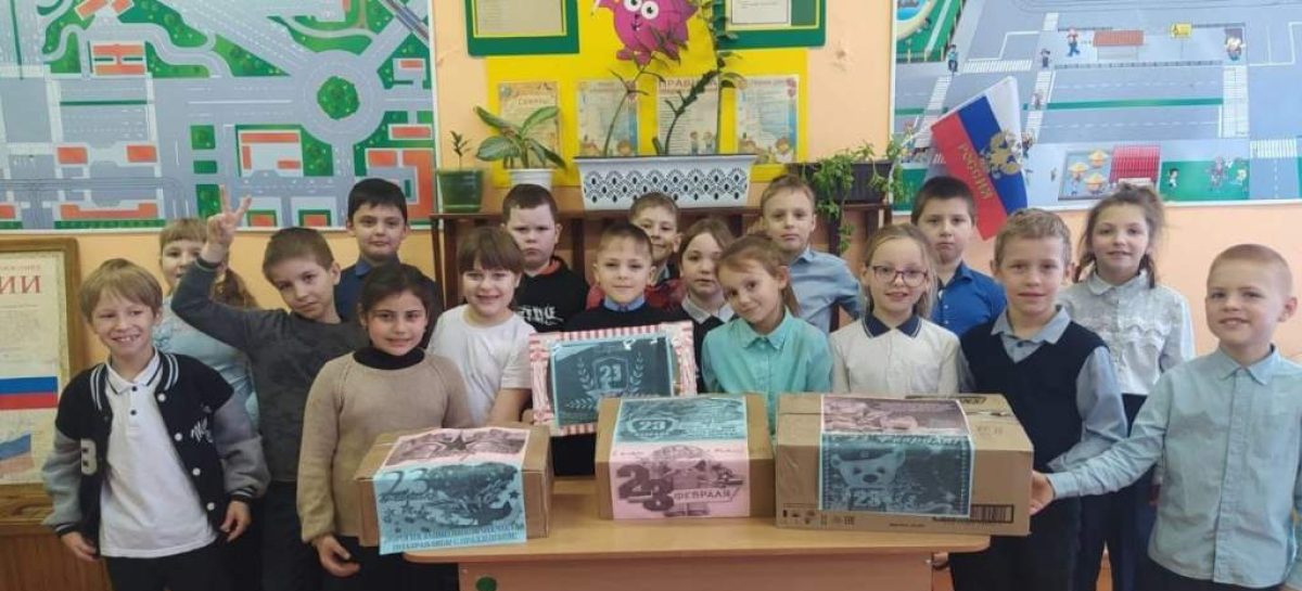 Сальский филиал благотворительного фонда «Святогор» поделился гуманитаркой с тремя дружественными группами