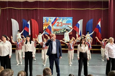 Накануне Дня защитника Отечества сальских школьников пригласили на большое мероприятие в ДШИ им. В.Н. Еждика