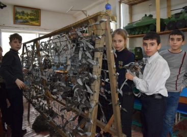 В  школе посёлка Гигант Сальского района ученики и учителя помогают бойцам, участвующим в спецоперации